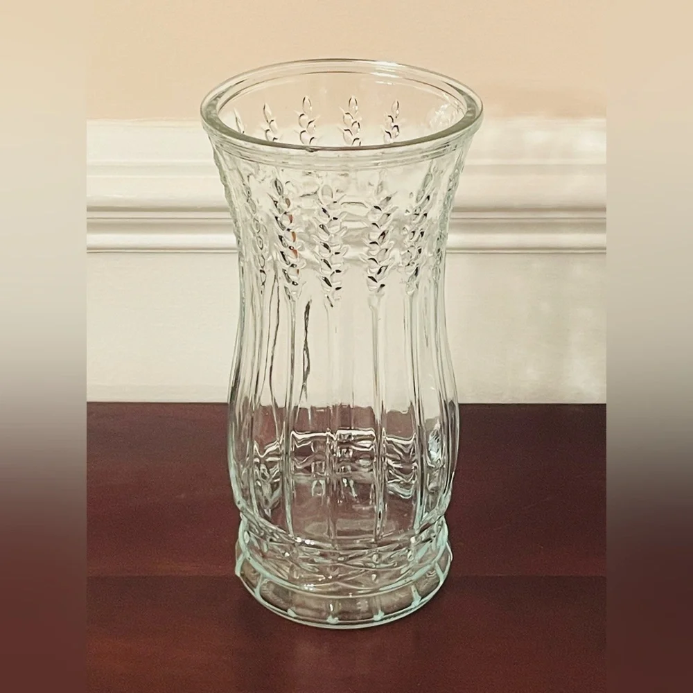 1960’s Brody Co. Vase Clear Thick Glass with Feathered Rib Pattern Vintage‎ 9.5